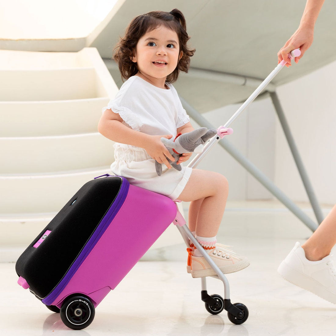 Micro Luggage Eazy - Violet Scooter Completes Rec