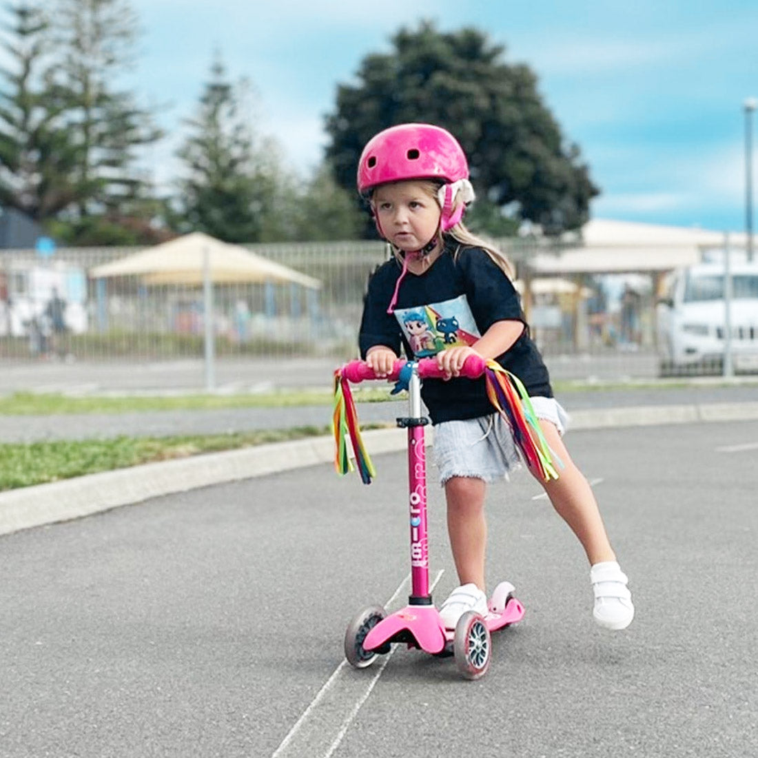 Micro Mini Deluxe Scooter - Pink Scooter Completes Rec
