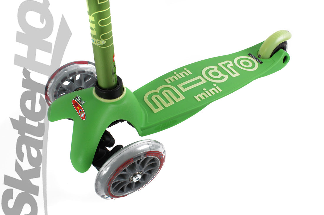 Micro Mini Deluxe Scooter - Green Scooter Completes Rec